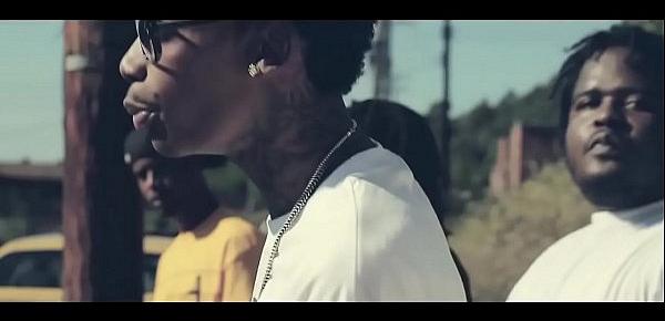  Wiz Khalifa - Black And Yellow [Official Music Video] (1)